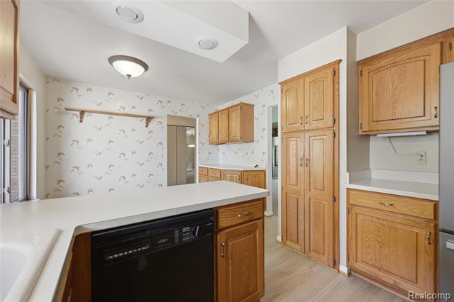 Builiding view fifteen for 640 Longfellow, Troy, MI. 48085