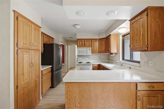 Builiding view thirteen for 640 Longfellow, Troy, MI. 48085