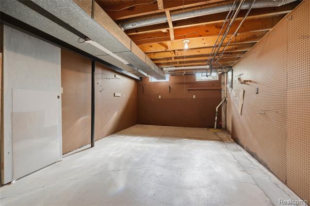 Builiding view thirty five for 640 Longfellow, Troy, MI. 48085