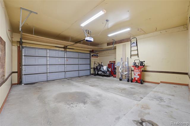 Builiding view thirty six for 640 Longfellow, Troy, MI. 48085