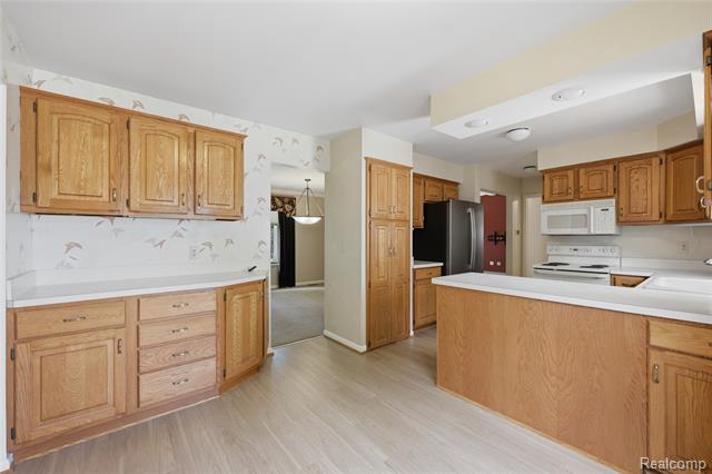 Builiding view twelve for 640 Longfellow, Troy, MI. 48085