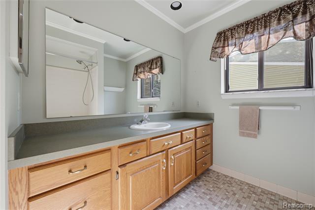 Builiding view twenty one for 640 Longfellow, Troy, MI. 48085