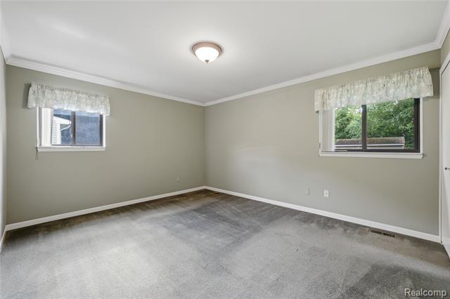 Builiding view twenty three for 640 Longfellow, Troy, MI. 48085