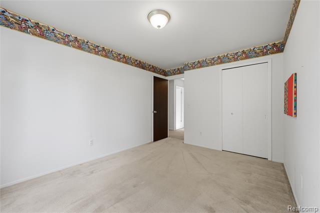 Builiding view twenty for 640 Longfellow, Troy, MI. 48085