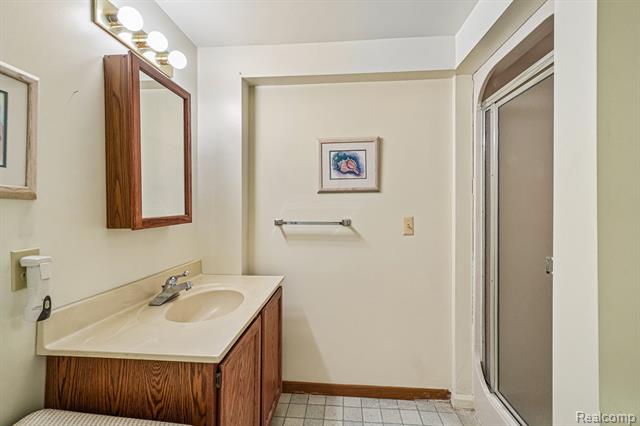 Builiding view fifty for 4523 Rivers Edge, Troy, MI. 48098