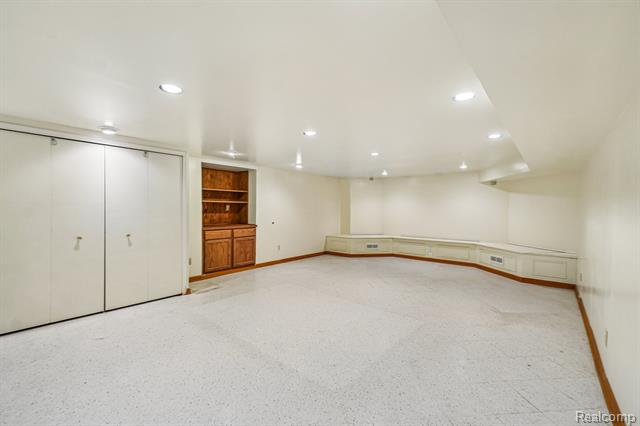 Builiding view forty eight for 4523 Rivers Edge, Troy, MI. 48098