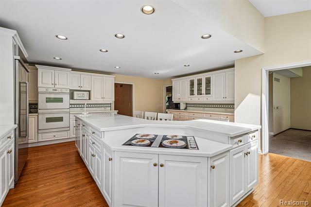 Builiding view fourteen for 4523 Rivers Edge, Troy, MI. 48098