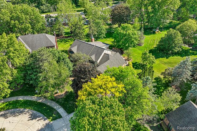 Builiding view sixty for 4523 Rivers Edge, Troy, MI. 48098