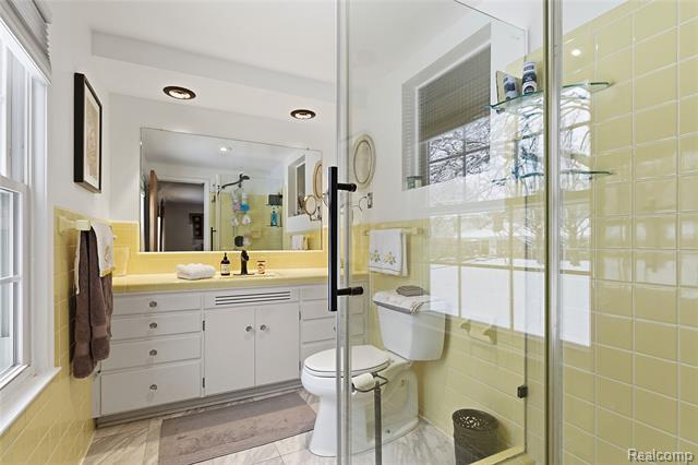 Builiding view seventeen for 3873 Top View, Bloomfield Hills, MI. 48304