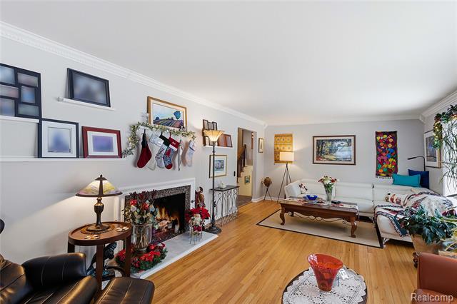 Builiding view ten for 3873 Top View, Bloomfield Hills, MI. 48304