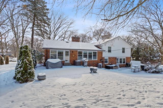 Builiding view thirty two for 3873 Top View, Bloomfield Hills, MI. 48304