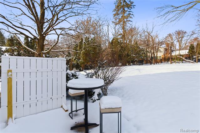 Builiding view thirty for 3873 Top View, Bloomfield Hills, MI. 48304