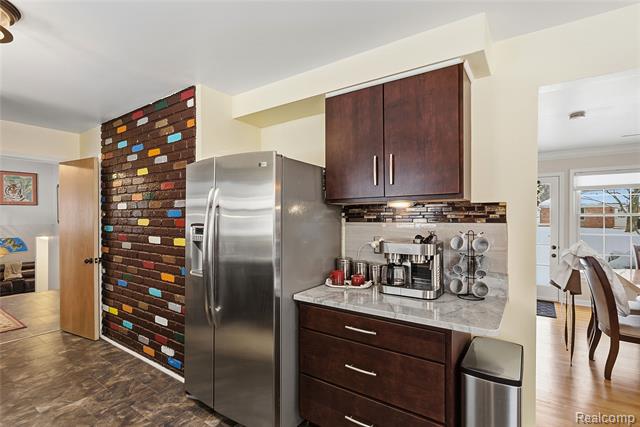 Builiding view three for 3873 Top View, Bloomfield Hills, MI. 48304