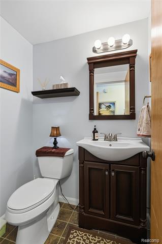 Builiding view twenty five for 3873 Top View, Bloomfield Hills, MI. 48304