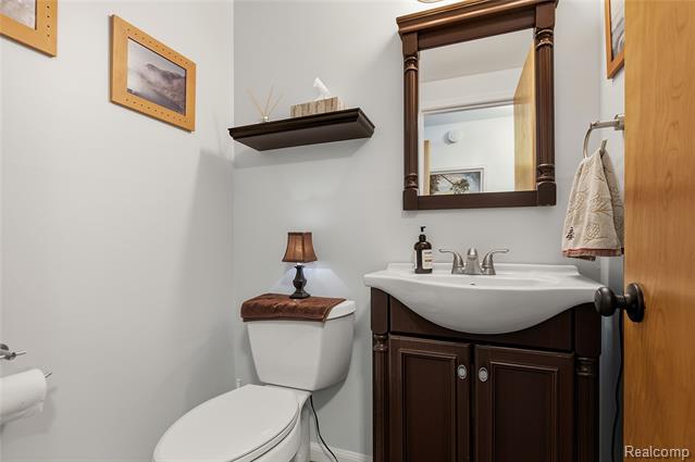 Builiding view twenty four for 3873 Top View, Bloomfield Hills, MI. 48304