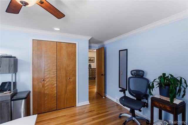 Builiding view twenty one for 3873 Top View, Bloomfield Hills, MI. 48304