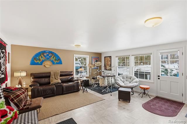 Builiding view twenty seven for 3873 Top View, Bloomfield Hills, MI. 48304