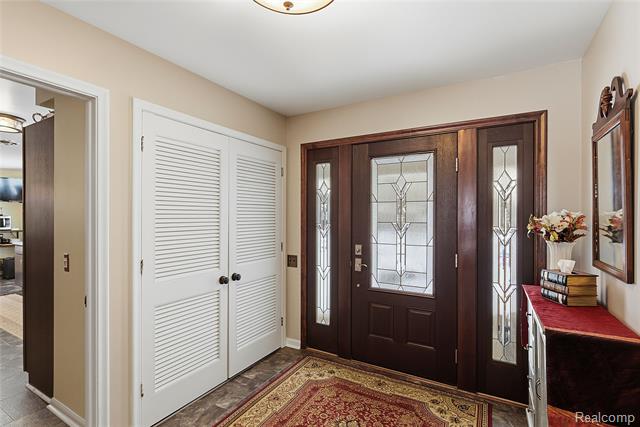 Builiding view two for 3873 Top View, Bloomfield Hills, MI. 48304