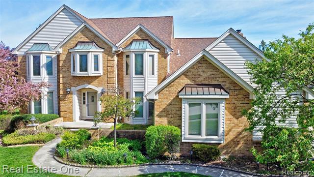 front view for 1688 Carpenter Dr, Troy, Mi. 48098
