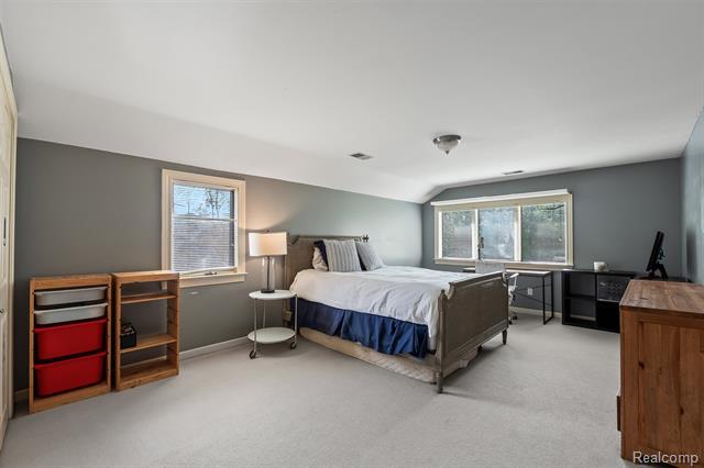 Builiding view twenty four for 3937 Englewood, West Bloomfield, MI. 48323