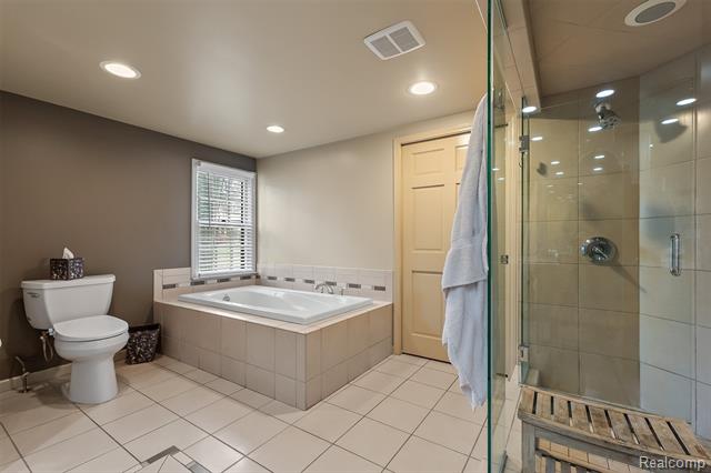 Builiding view twenty two for 3937 Englewood, West Bloomfield, MI. 48323