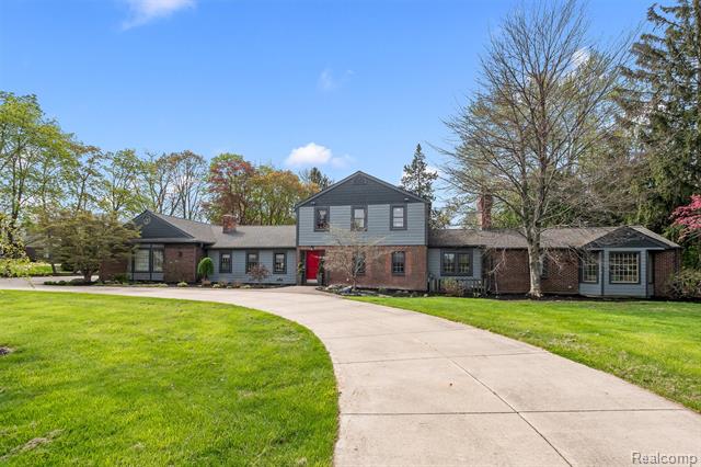 front view for 3937 Englewood Ct, West Bloomfield, Mi. 48323