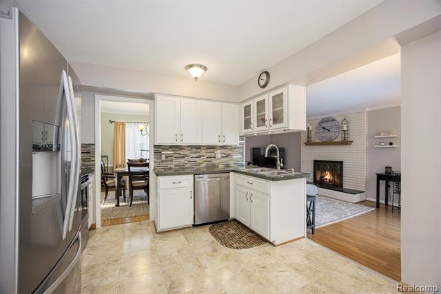 Builiding view eight for 4151 Cambridge Crescent, Troy, MI. 48085