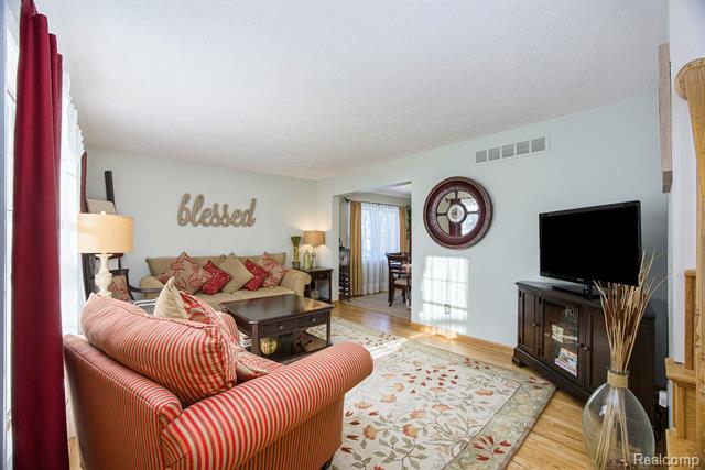 Builiding view four for 4151 Cambridge Crescent, Troy, MI. 48085