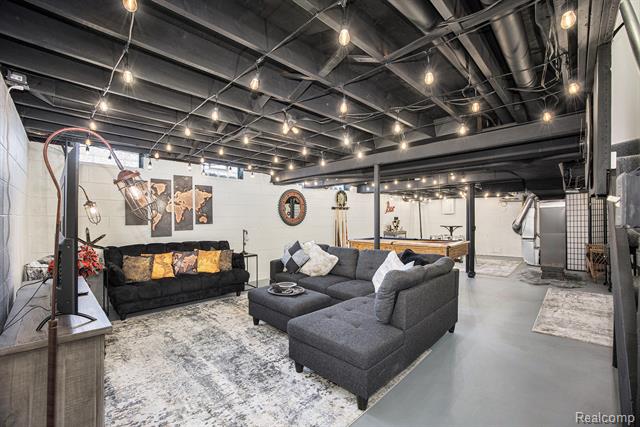 Builiding view nineteen for 4151 Cambridge Crescent, Troy, MI. 48085