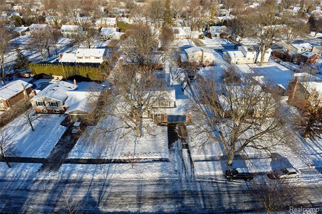 Builiding view one for 4151 Cambridge Crescent, Troy, MI. 48085