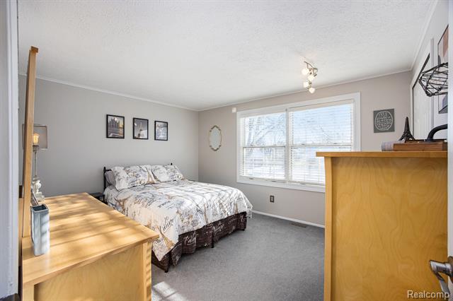 Builiding view seventeen for 4151 Cambridge Crescent, Troy, MI. 48085