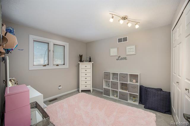 Builiding view sixteen for 4151 Cambridge Crescent, Troy, MI. 48085