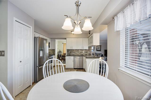 Builiding view twenty two for 4151 Cambridge Crescent, Troy, MI. 48085