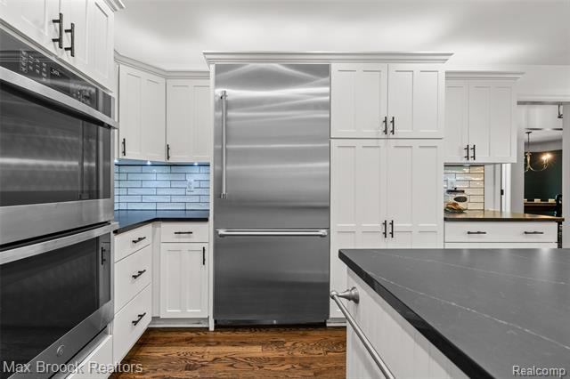 Builiding view eight for 433 Whippers In, Bloomfield Hills, MI. 48304