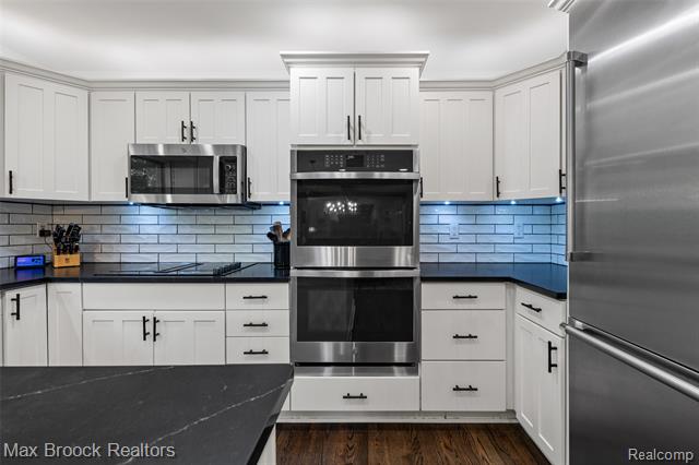 Builiding view seven for 433 Whippers In, Bloomfield Hills, MI. 48304