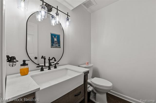 Builiding view seventeen for 433 Whippers In, Bloomfield Hills, MI. 48304