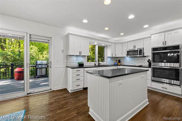 Builiding view six for 433 Whippers In, Bloomfield Hills, MI. 48304