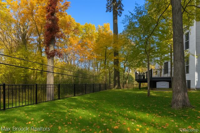 Builiding view thirty four for 433 Whippers In, Bloomfield Hills, MI. 48304