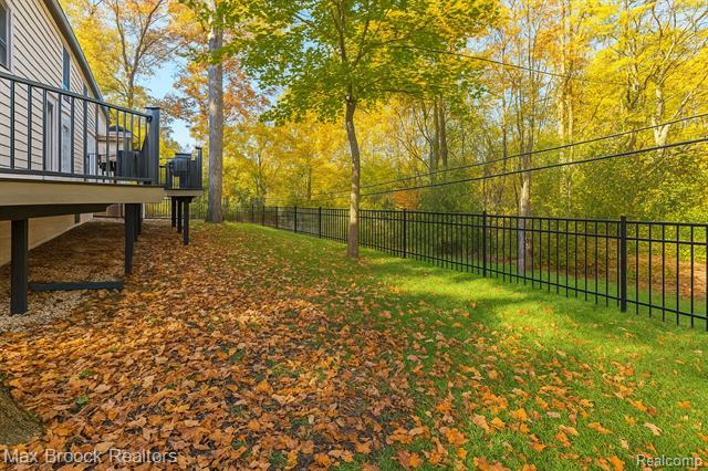 Builiding view thirty six for 433 Whippers In, Bloomfield Hills, MI. 48304