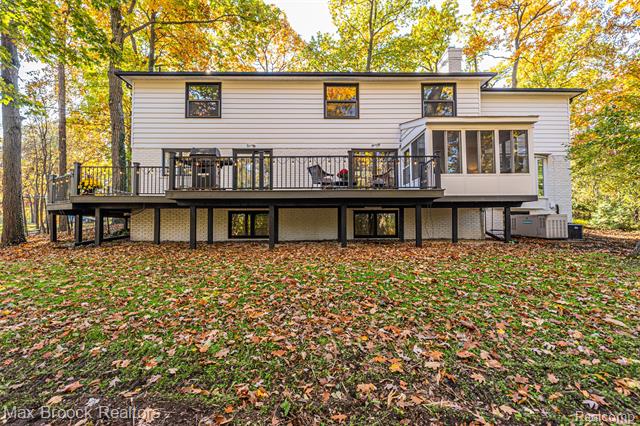 Builiding view thirty two for 433 Whippers In, Bloomfield Hills, MI. 48304