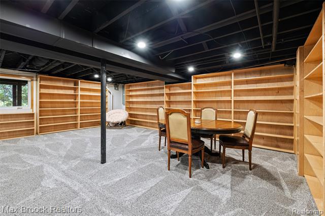 Builiding view twenty eight for 433 Whippers In, Bloomfield Hills, MI. 48304