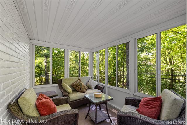 Builiding view twenty nine for 433 Whippers In, Bloomfield Hills, MI. 48304