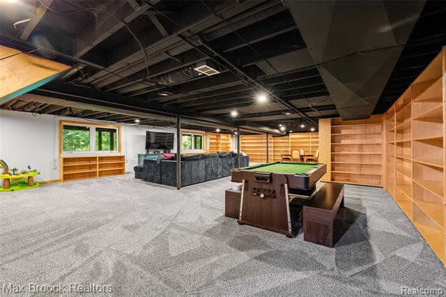 Builiding view twenty seven for 433 Whippers In, Bloomfield Hills, MI. 48304