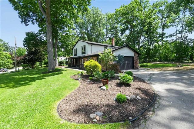 Builiding view five for 2049 Shore Hill, West Bloomfield, MI. 48323