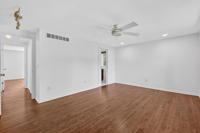 Builiding view forty four for 2049 Shore Hill, West Bloomfield, MI. 48323
