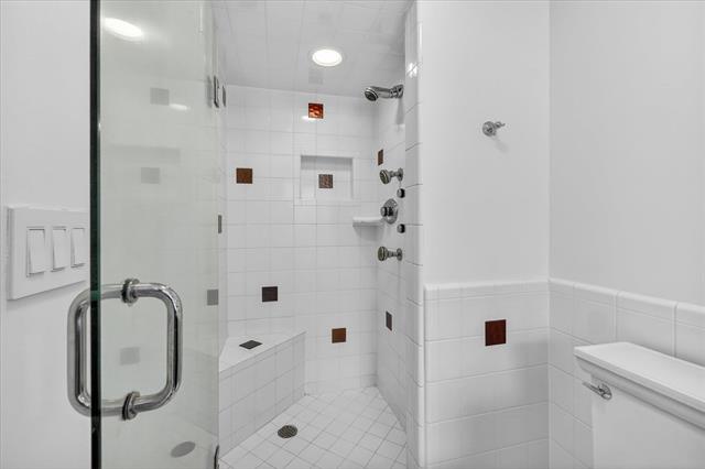 Builiding view forty three for 2049 Shore Hill, West Bloomfield, MI. 48323