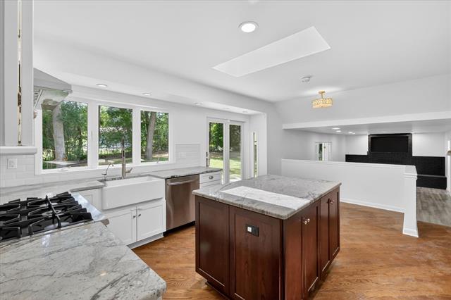 Builiding view fourteen for 2049 Shore Hill, West Bloomfield, MI. 48323
