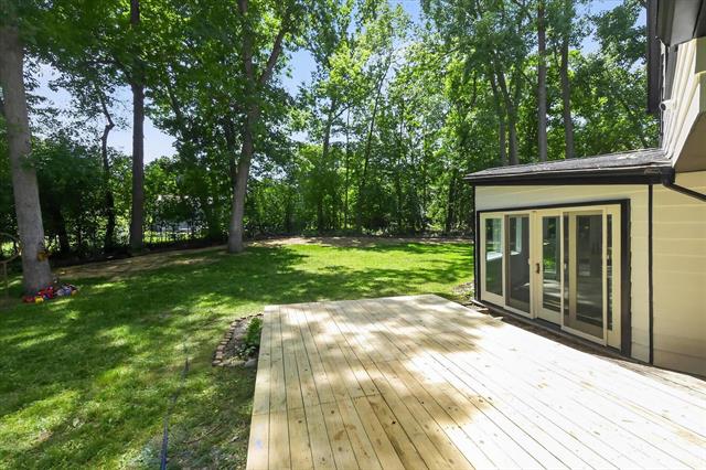 Builiding view sixty for 2049 Shore Hill, West Bloomfield, MI. 48323