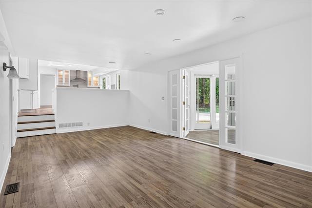 Builiding view thirty for 2049 Shore Hill, West Bloomfield, MI. 48323