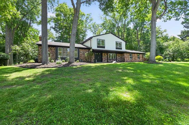 Builiding view three for 2049 Shore Hill, West Bloomfield, MI. 48323